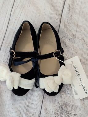 Janie and Jack Black Velvet Mary Jane Flats with Cream Bows